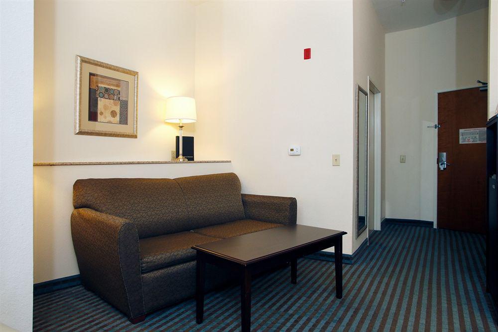 Express - Wilmington Area By Ihg Hotel 4*